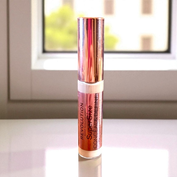 🦄 4/$20 Makeup Revolution Super Size Conceal & Define Concealer Shade C1 New - Picture 1 of 4